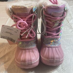 NWT. London Fog Toddler Girls Snow Boots. Size 6.